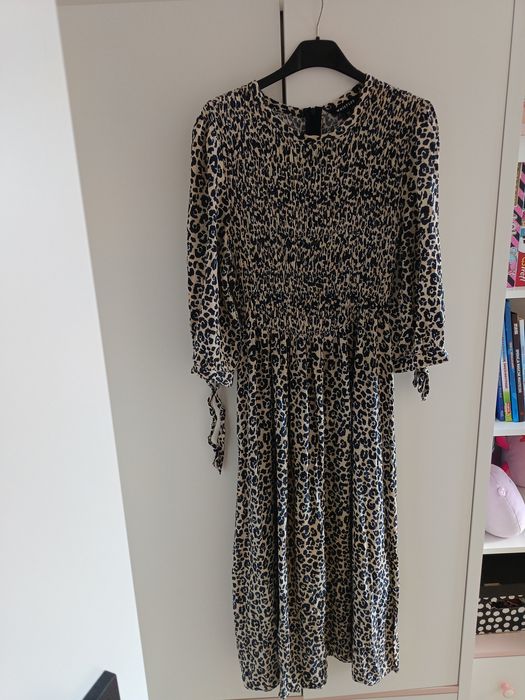Piękna sukienka damska panterka