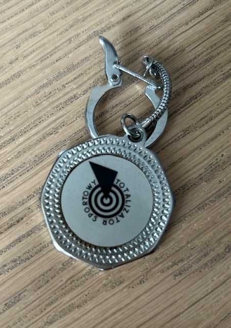 Brelok breloczek Zakład Kryminalistyki KGMO/Totalizator Sportowy PRL