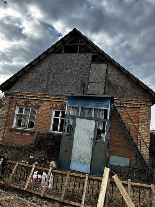 Продам пів будинку