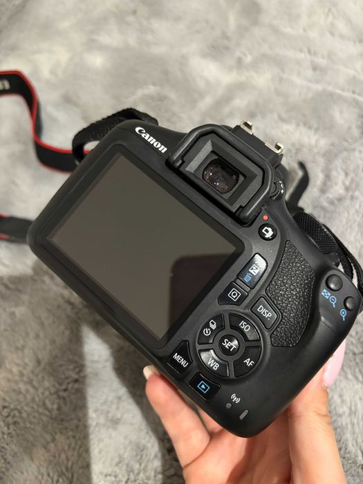 Canon 1300 D + lente 18-135mm + bolsa de oferta