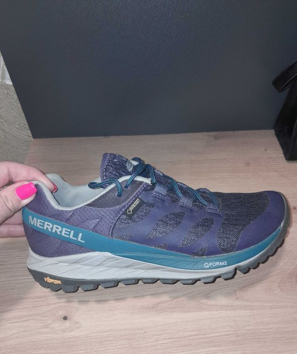 Кросівки фірми MERRELL