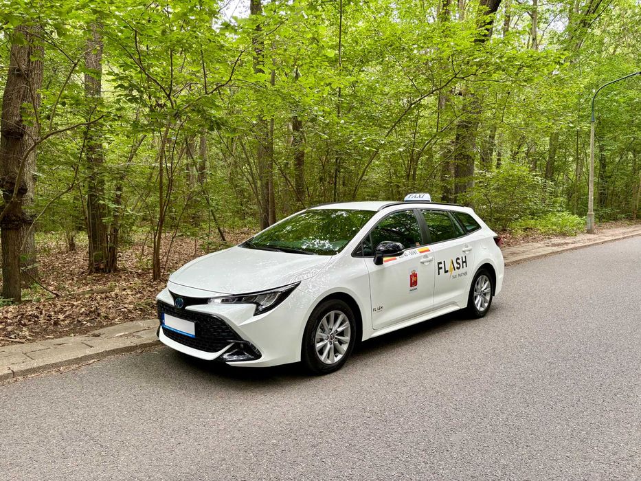 Wynajem Toyota Corolla Kombi Hybryda + LPG - Taxi Warszawa