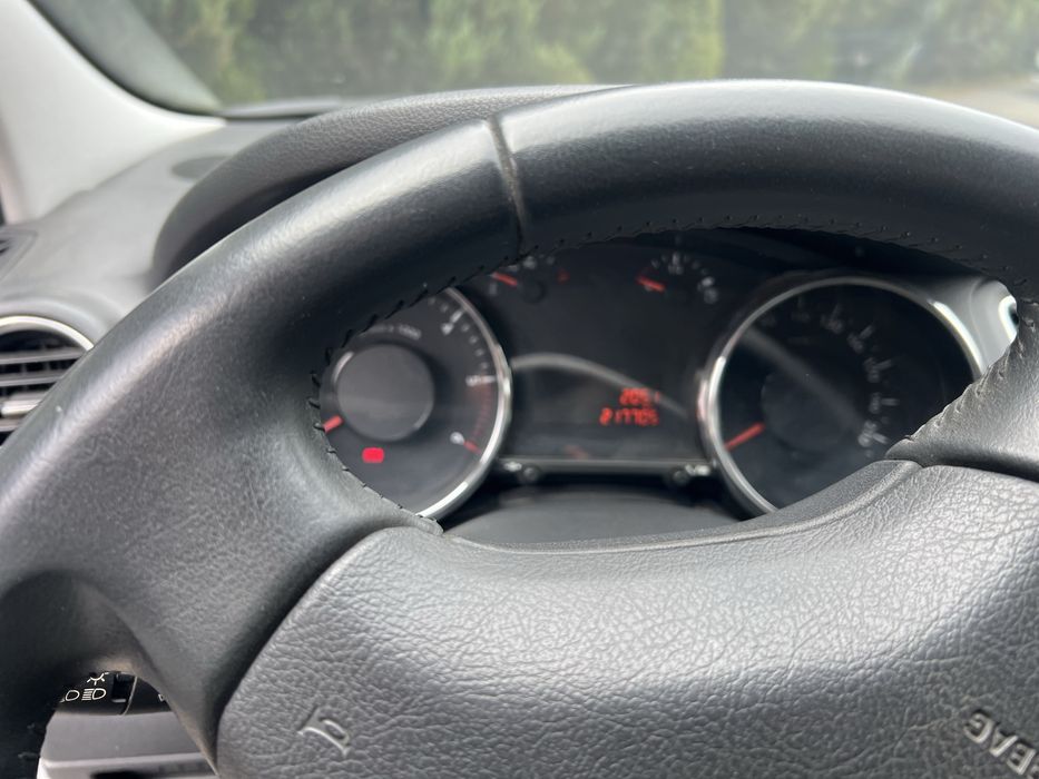 Peugeot 5008, 2011 рік