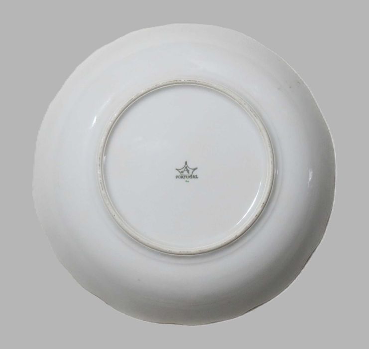 Prato Porcelana Portuguesa da Fábrica Artibus; Século XX; Diâmetro 21cm; Condição Boa