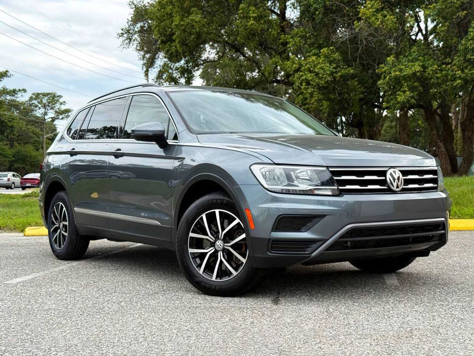 Volkswagen Tiguan      2021