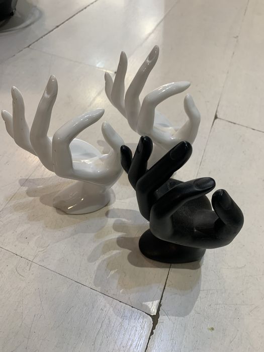Expositor mãos de ceramica para bijuteria