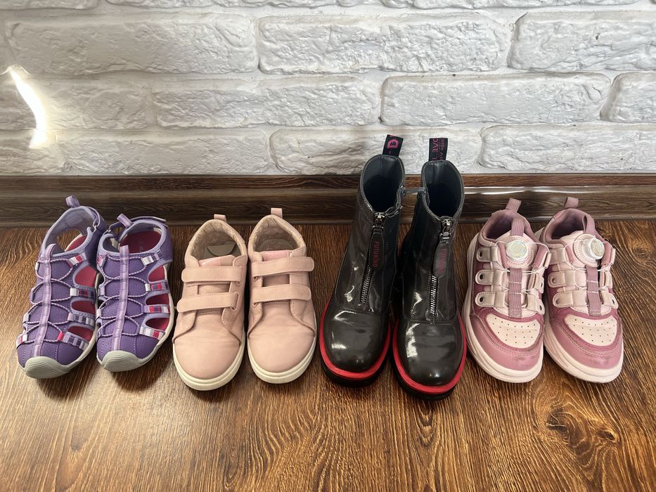 Взуття одним лотом на дівчинку 35-36 розмір