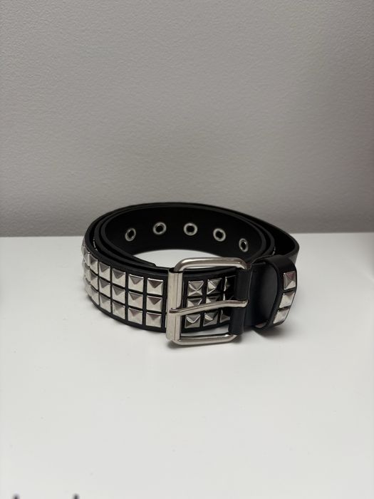 Czarny pasek z ćwiekami