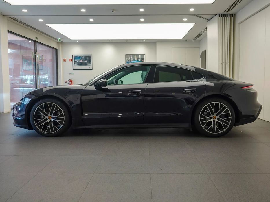 Porsche Taycan Standard foto 2