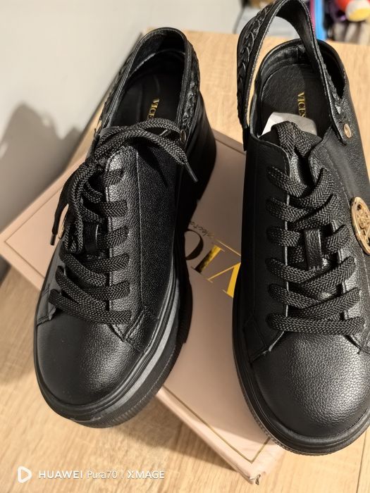 Czarne sneakersy Vices na grubej tłoczonej podeszwie