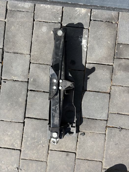 Podnośnik lewarek volvo XC90 I uchwyt