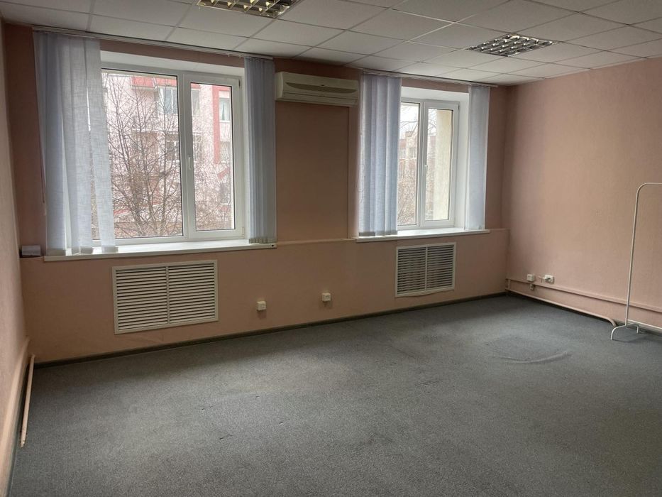 Офіс в центрі міста, є свій паркінг