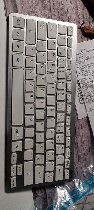 Compact Portuguese Keyboard – Low-Profile, in Very Good Condition64737706678402122