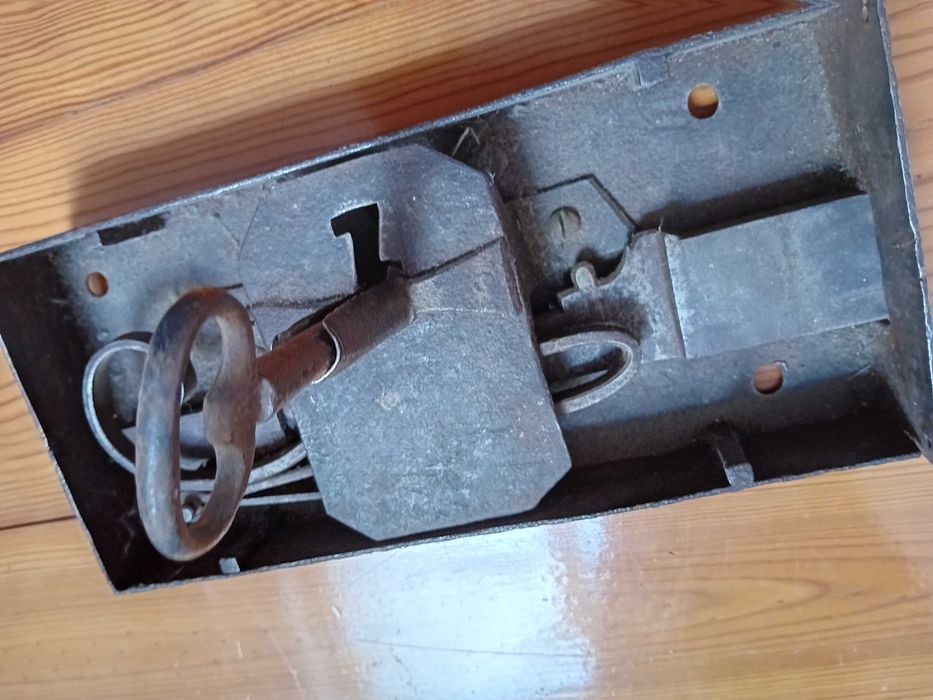 Fechaduras muito antigas centenárias