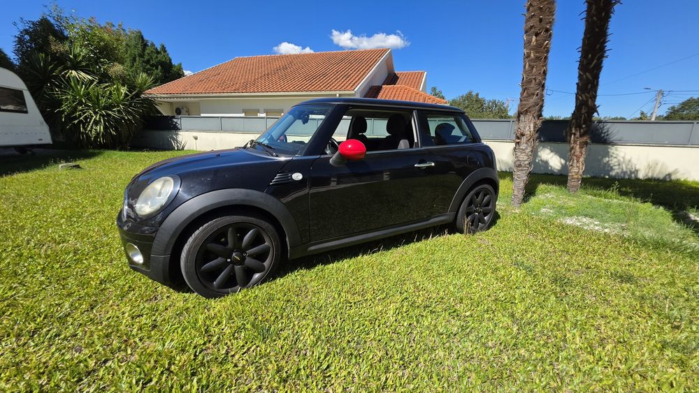 Mini Cooper one D 1.6 90cv 
Farolins traseiros modernos em Led.
Oleo e filtros mudados à 5000km.
Bancos aquecidos, volante multifunções
