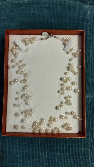 Colar de pérolas com fecho em prata