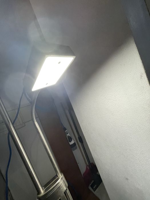 Candeeiro de pé duplo LED