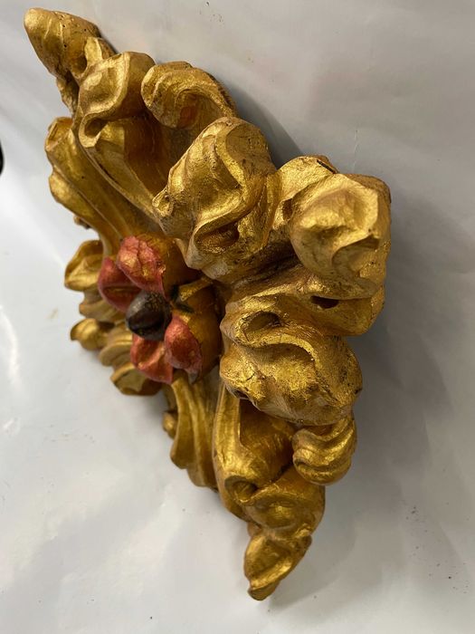 Talha, florão madeira de castanho dourado c/pintura