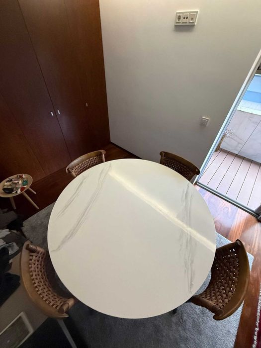 Mesa de sala + 4 cadeiras