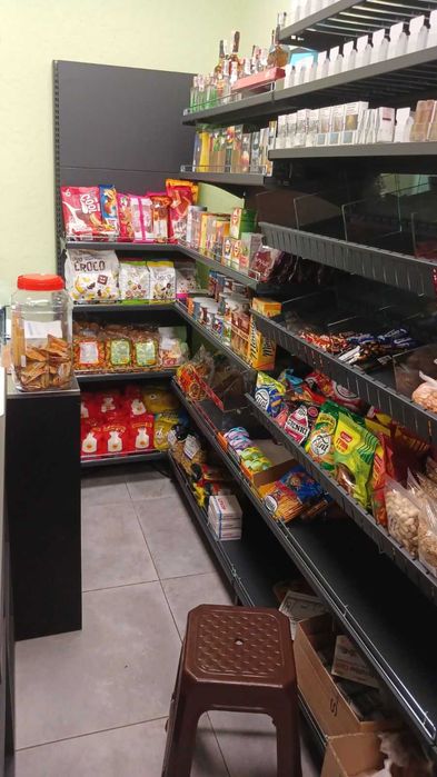 Стелажі торгові, кавомодуль, каса, холодильне та морозильне обладнання