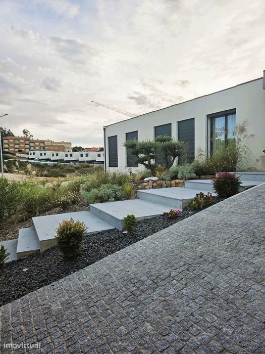 Moradia Isolada T4 C/Piscina