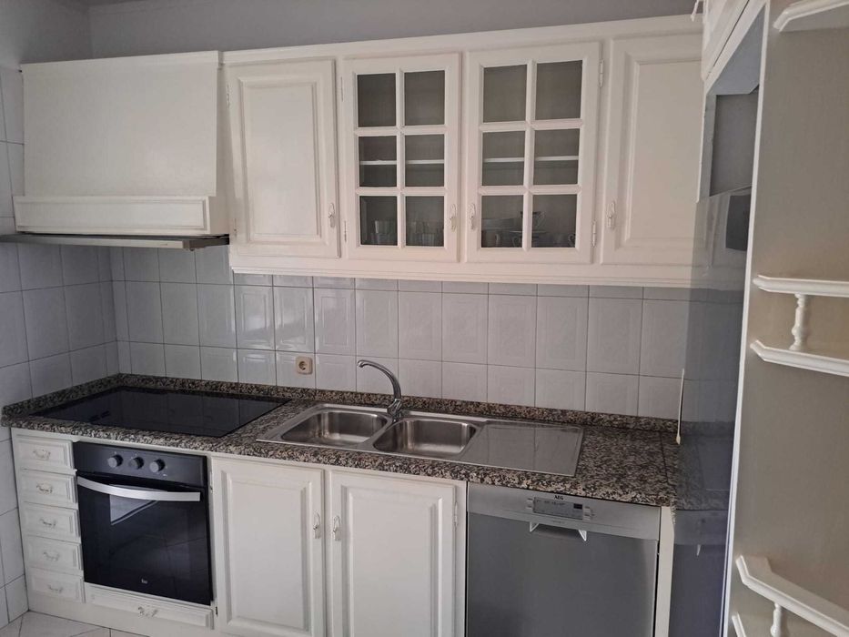 Quarto com Suite para Arrendar - Centro de Famalicão