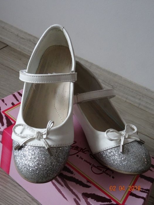 Buty dziewczęce, balerinki srebrno-białe, z paseczkiem rozm. 34