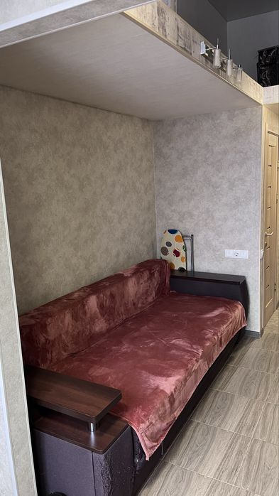 Продам дворівневу квартиру-гостинку