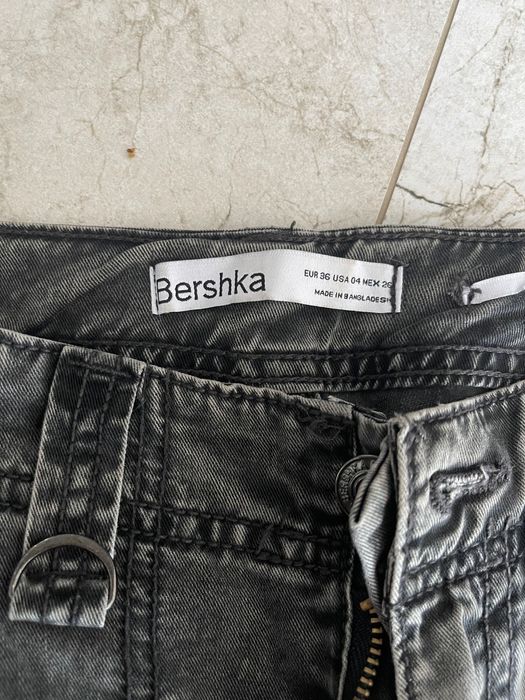 Джинси Bershka оригінальні з карманами