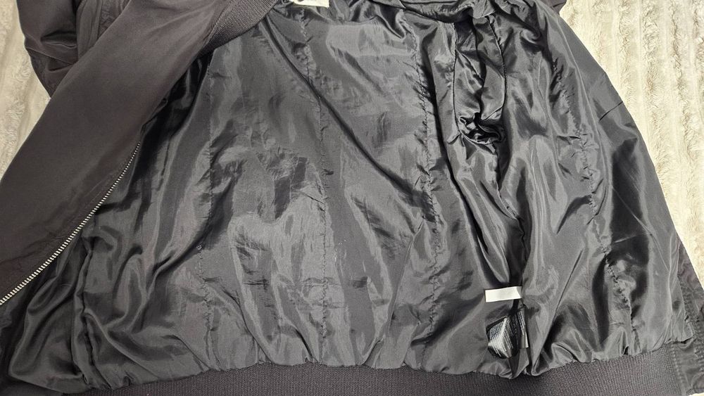Продам бомбер H&M