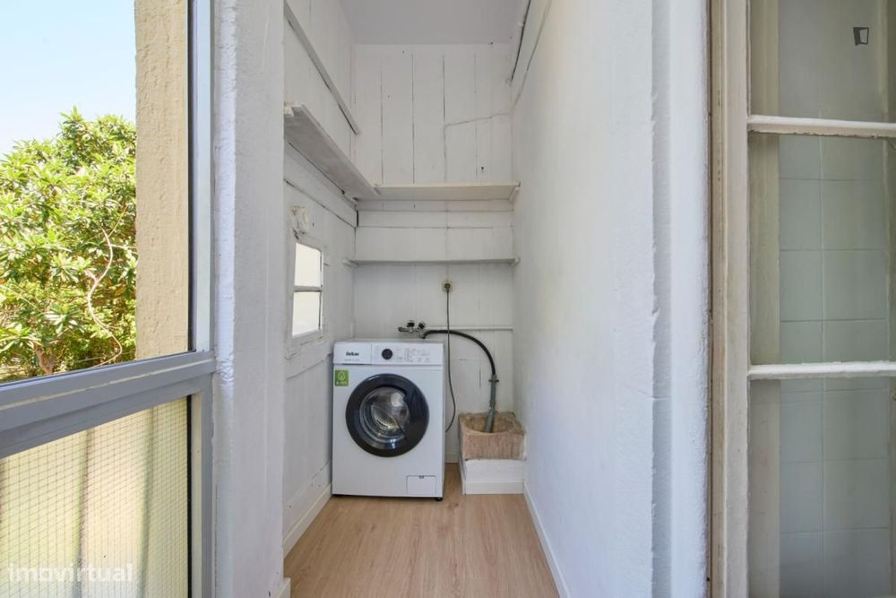 Quarto - localizado em São Bento Lisbon