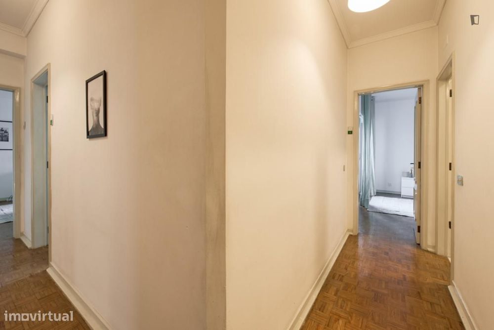 Quarto - localizado em Roma-Areeiro Lisbon