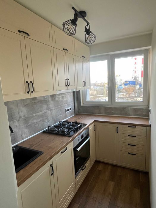 Montaż mebli/Kuchnie na wymiar/Szafy na wymiar