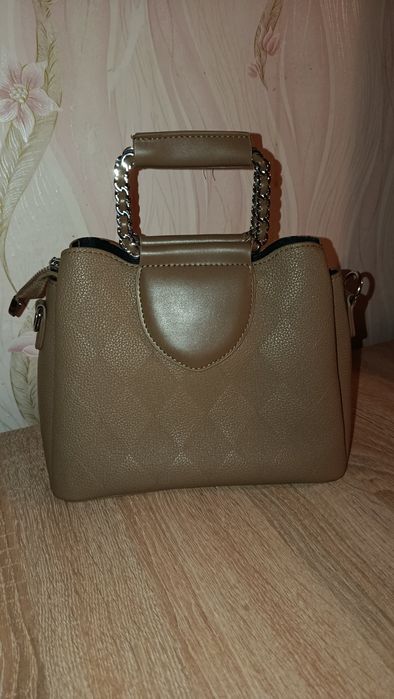 Продам женскую сумочку