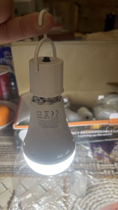 Led Лампа e27/e26 із акумулятором від патрона.