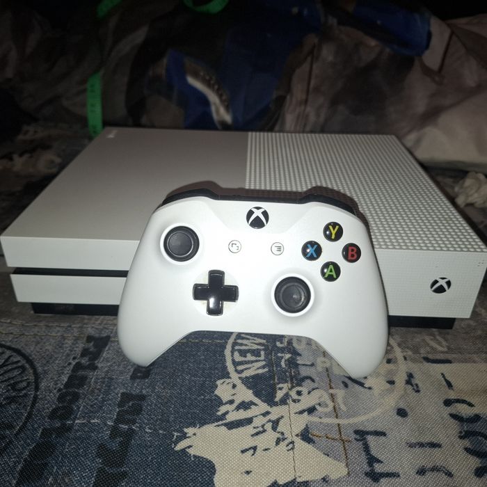 Xbox one S w bardzo dobrym stanie