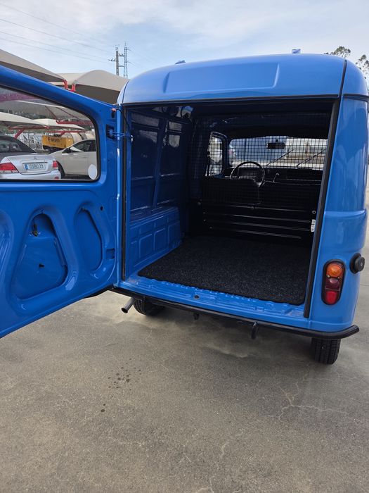 Renault 4F restaurada.