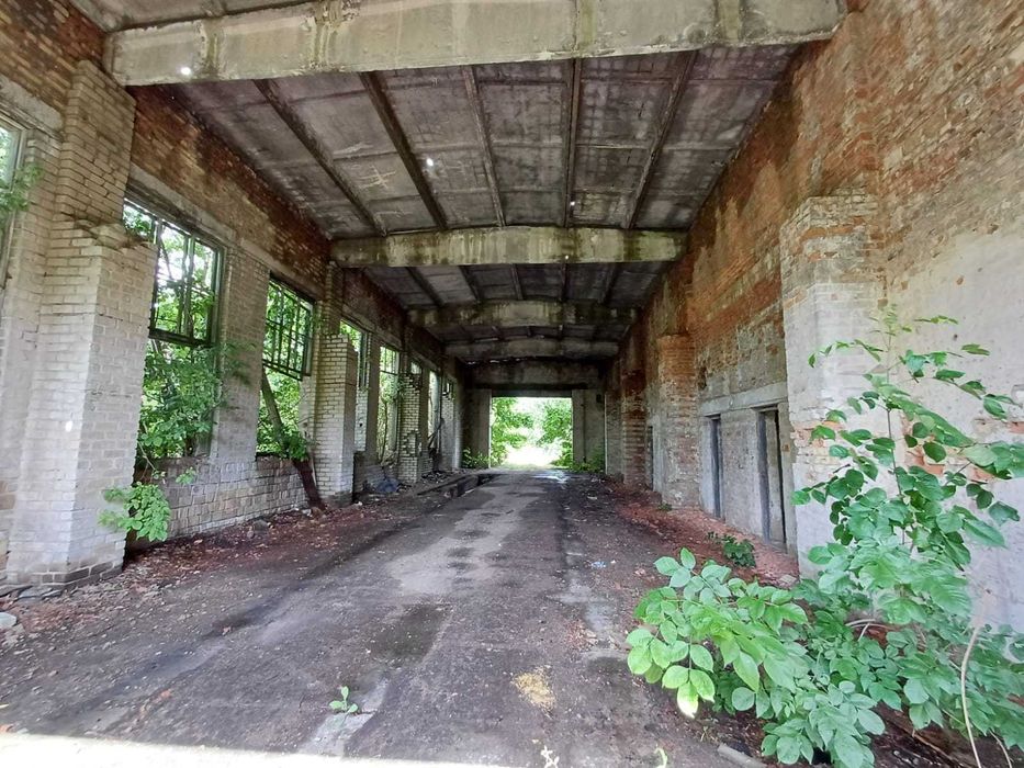 Хім-склад, тваринництво- 3 га серед поля заасфальтовано