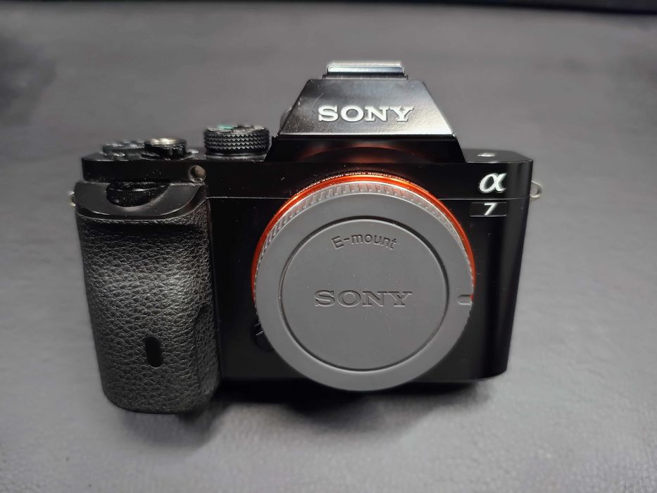 Sony A7+бат блок vg-c1em+акумулятор+обʼєктив Viltrox (пробіг 3500)