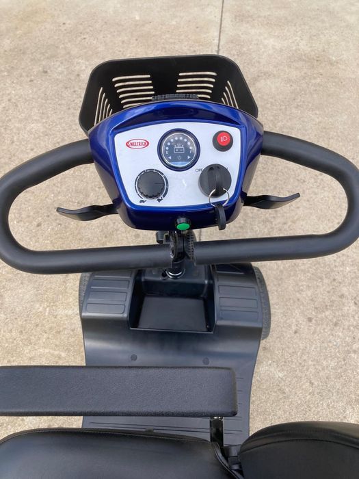 Cadeira elétrica nova para pessoas de mobilidade reduzida