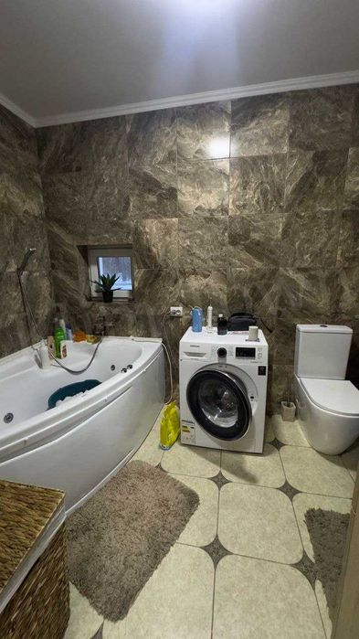 Продається житловий комплекс у с Дівички