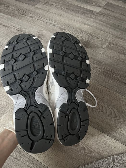 Жіночі кросівки H&M