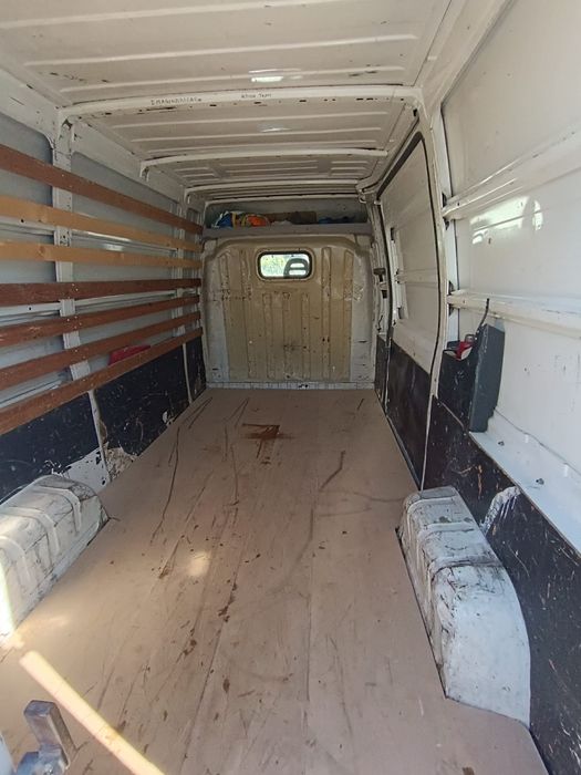 Aluguer de carrinha para mudanças - sem motorista ou com, tu escolhes