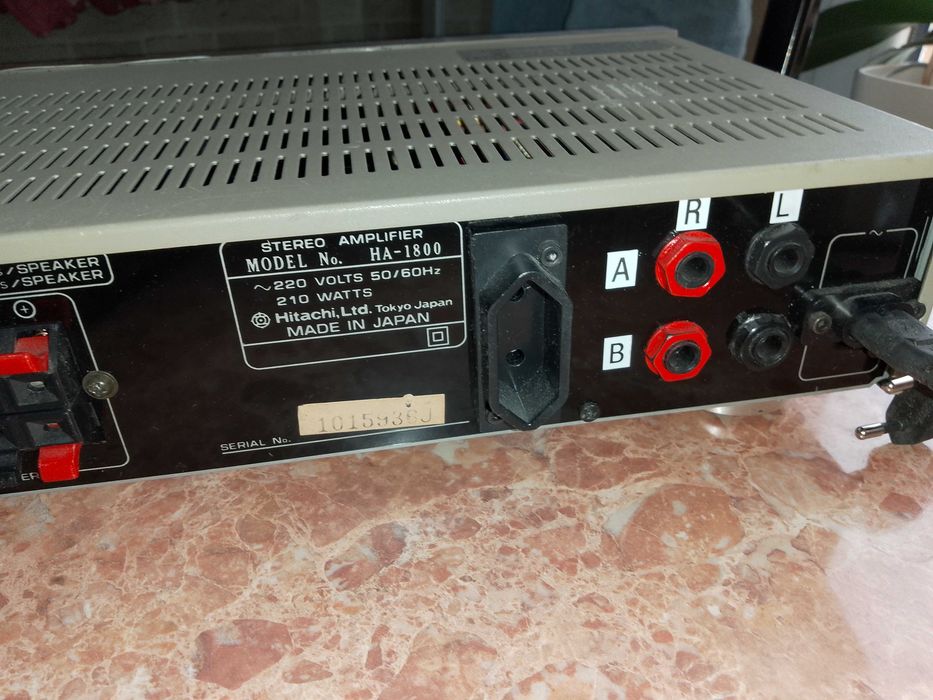 Wzmacniacz Hitachi HA-1800. Sprawny.