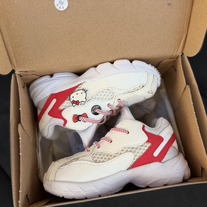 Кросівки Adidas  /hello kitty