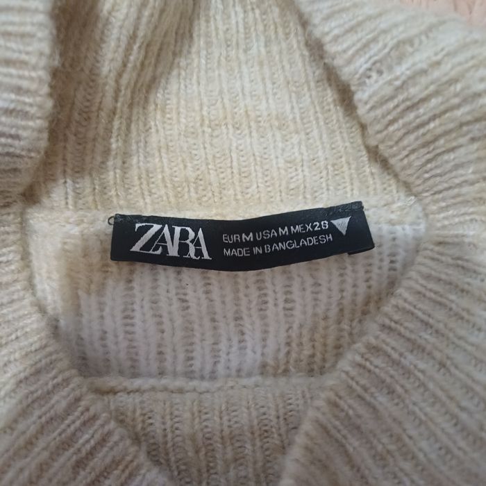 Теплий гарний светр від zara