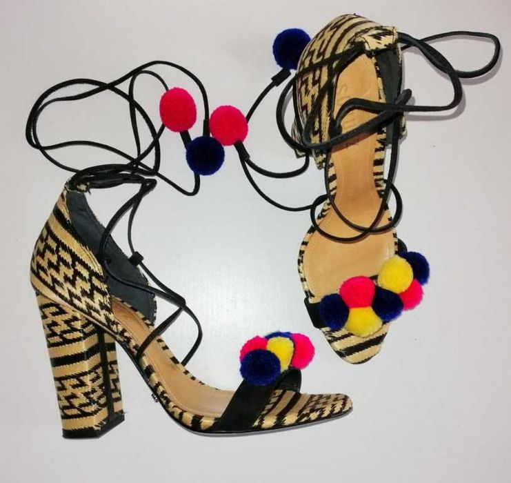 SCHUTZ zjawiskowe pompony zebra slupek 38