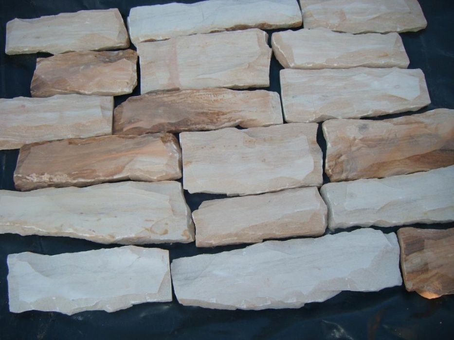 Postument z kamienia piaskowego