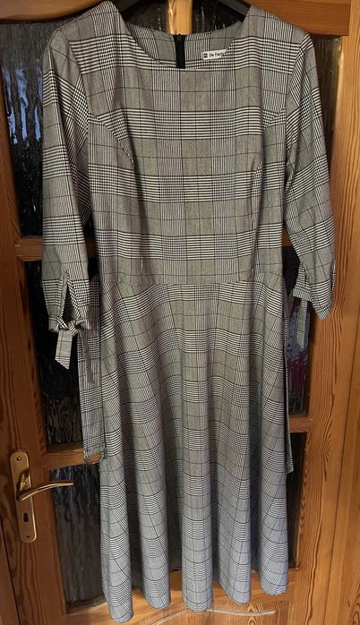 Sukienka damska w delikatną kratkę w kolorze szarym rozmiar 42