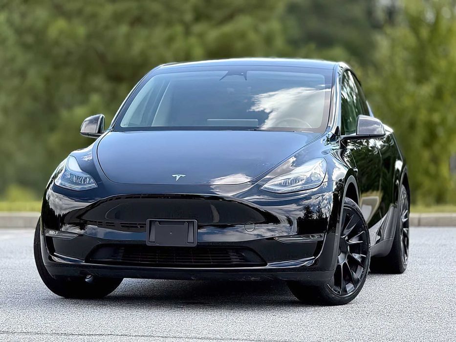 Tesla Model Y Long Range      2023